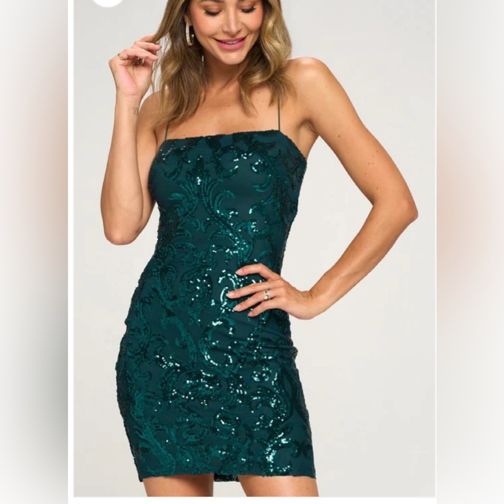 Beautiful forest green sequin mini dress w/ design & mesh overlay size small NWT